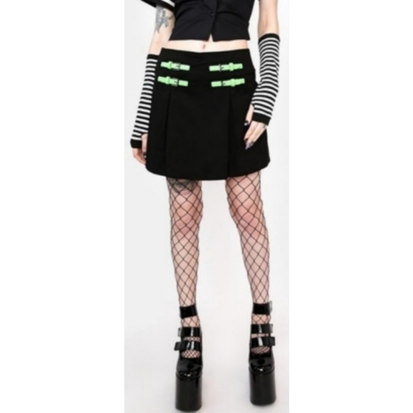 Black Friday Green Contrast Buckle Skort - Picture 2 of 3